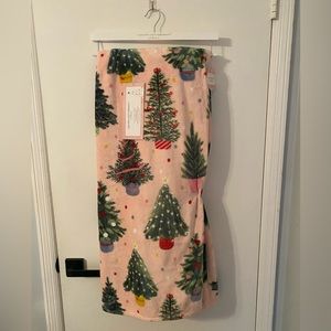 NWT Cupcakes & Cashmere Pink Christmas Tree Throw Blanket